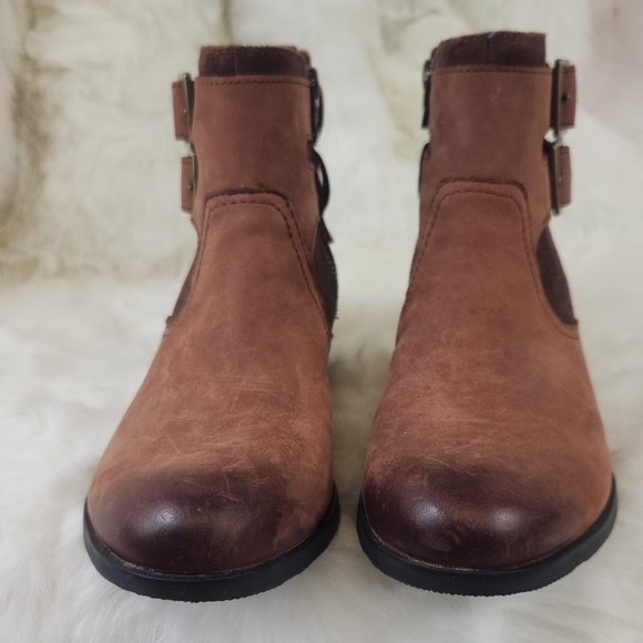 Sorel Lolla Bootie in Buffalo and Dark Brown. Excellent like new condition. - Picture 6 of 7